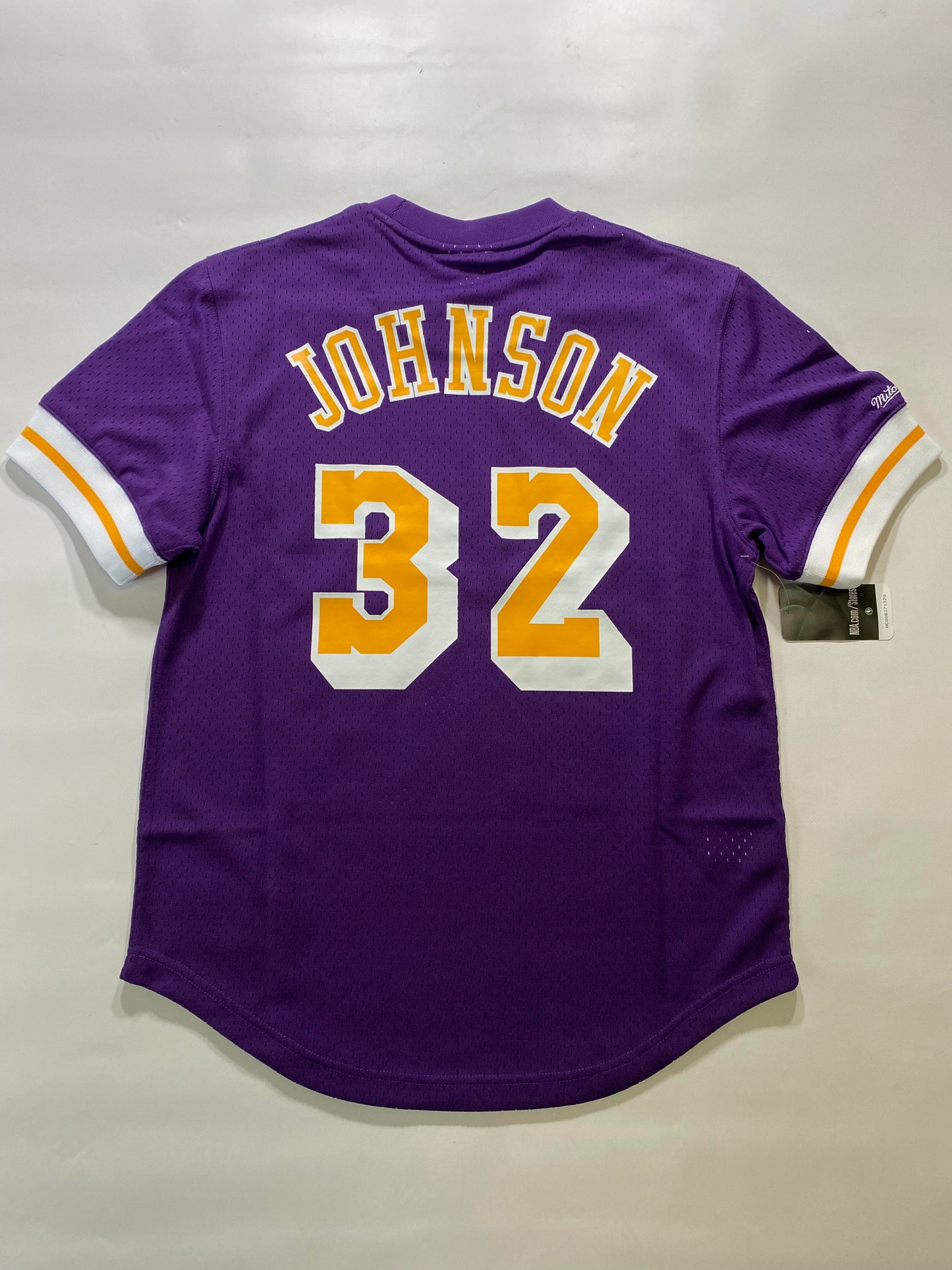 Los Angeles Lakers #32 Magic Johnson Mitchell and Ness Hardwood Classics NBA T-Shirt - Mens Medium