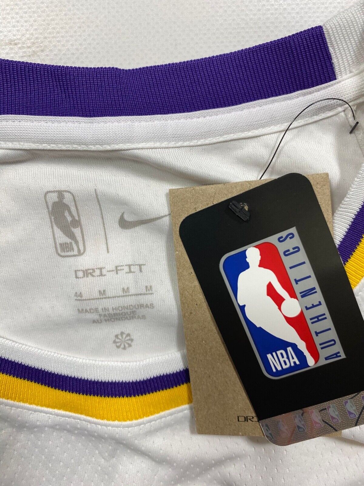 Los Angeles Lakers Nike NBA Association Jersey - Mens Medium - American Sports Jerseys