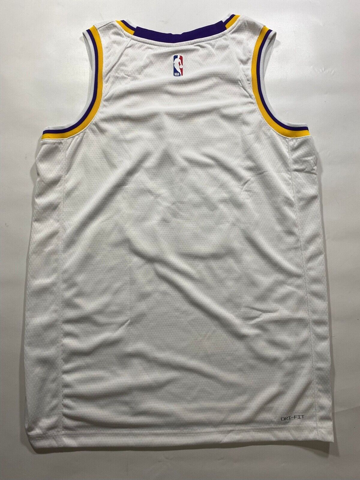 Los Angeles Lakers Nike NBA Association Jersey - Mens Medium - American Sports Jerseys