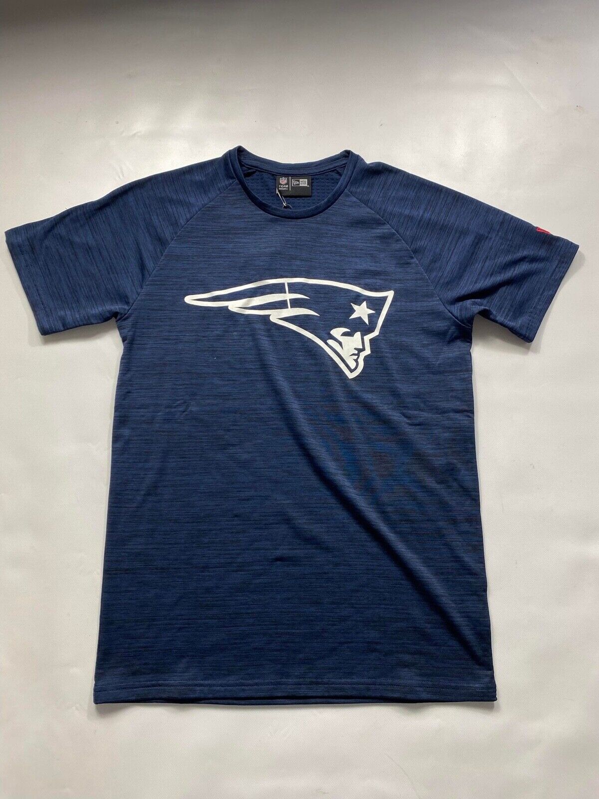 New England Patriots NFL T-Shirt - Mens Small - American Sports Jerseys