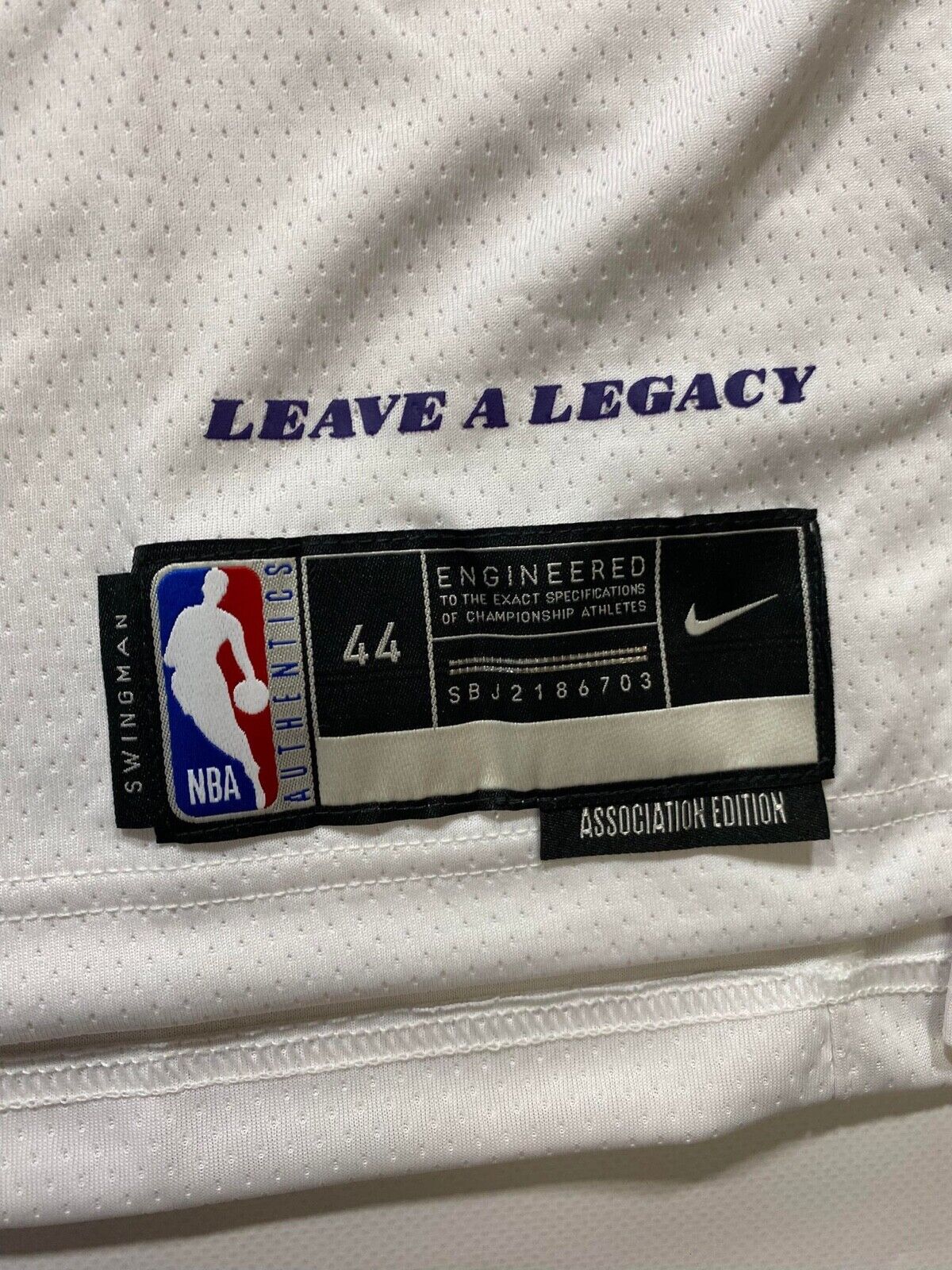 Los Angeles Lakers Nike NBA Association Jersey - Mens Medium - American Sports Jerseys