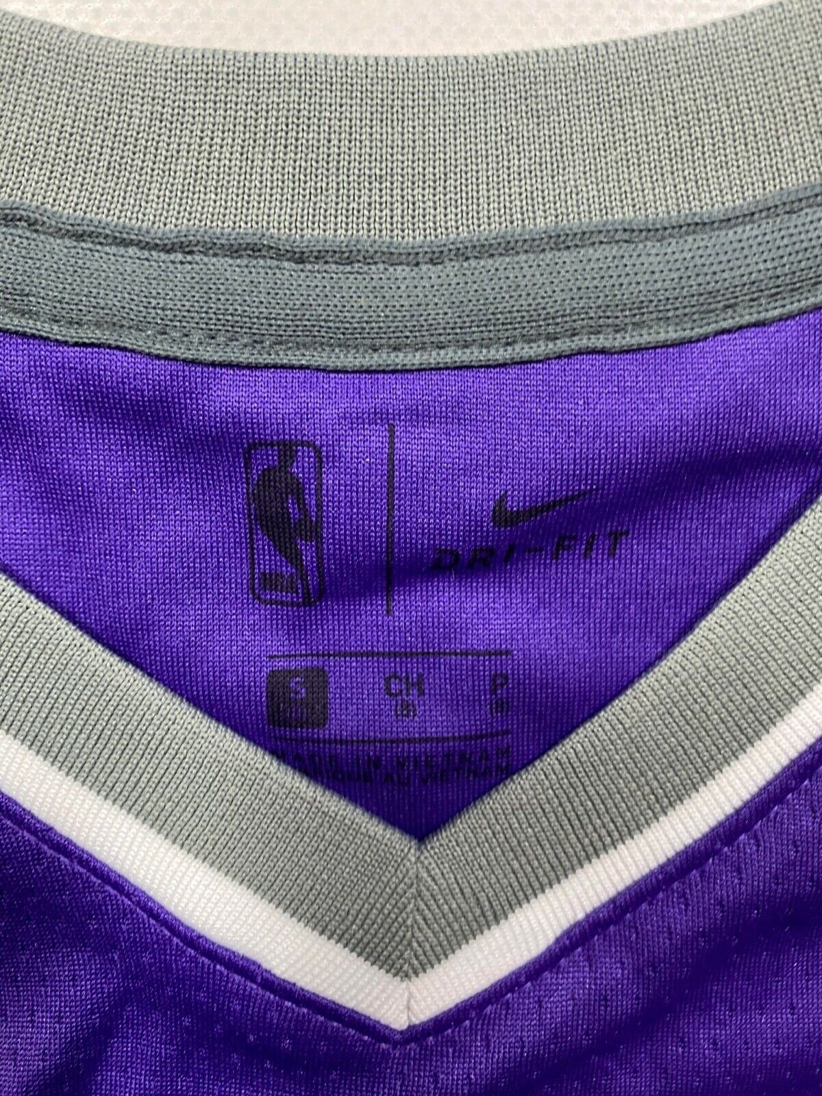 Sacramento Kings #5 De'Aaron Fox Nike NBA Icon Jersey - Youth Small - American Sports Jerseys